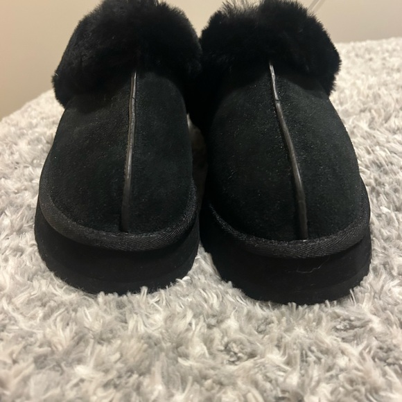 UGG Black Women's Slippers - Picture 4 of 9